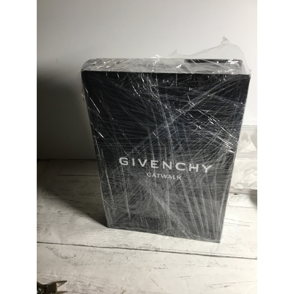 GIVENCHY Catwalk: The Complete Womenswear Collections Fashion Coffee Table‎ Book
